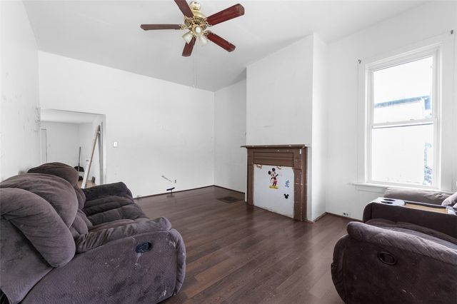 303 Agnew Rd, Jeannette, PA 15644