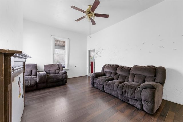 303 Agnew Rd, Jeannette, PA 15644