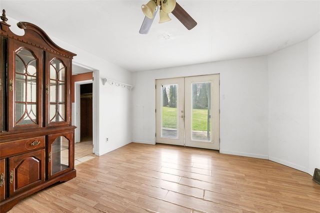 303 Agnew Rd, Jeannette, PA 15644