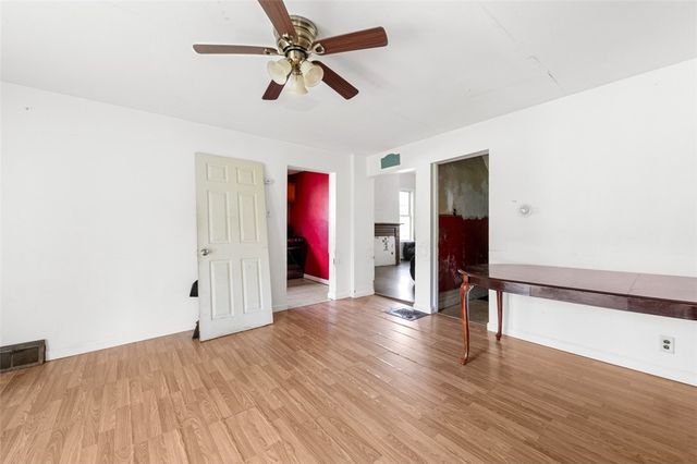 303 Agnew Rd, Jeannette, PA 15644