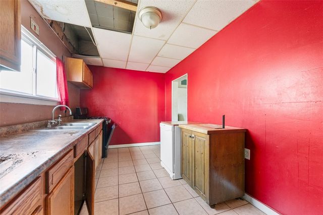 303 Agnew Rd, Jeannette, PA 15644