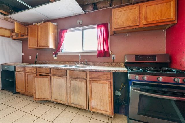 303 Agnew Rd, Jeannette, PA 15644