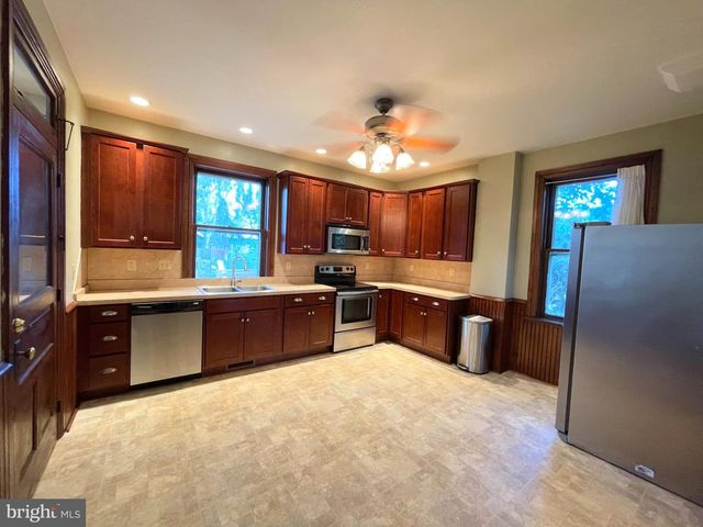 557 NELSON ST, Chambersburg, PA 17201