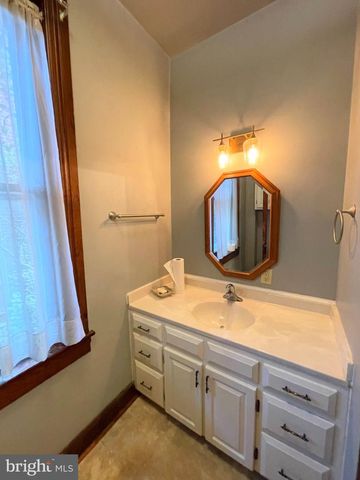 557 NELSON ST, Chambersburg, PA 17201