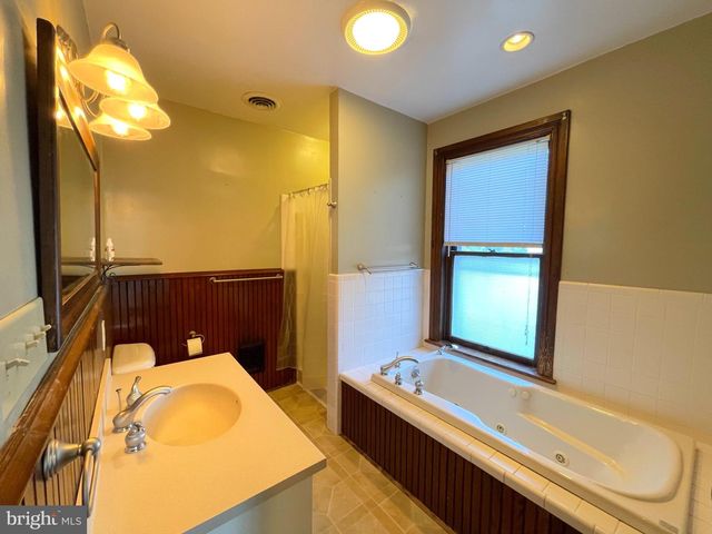 557 NELSON ST, Chambersburg, PA 17201