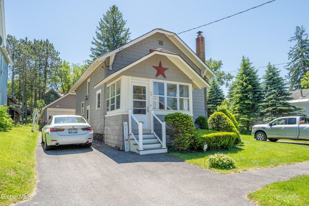 42 Franklin Street, Gloversville, NY 12078