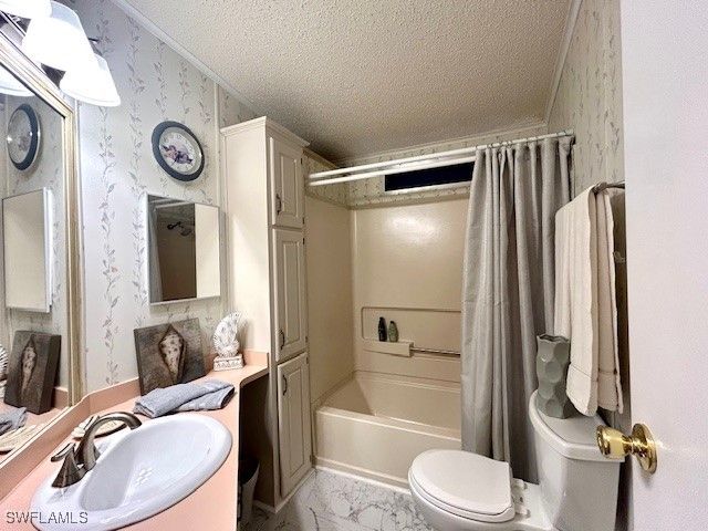 577 Portside DR, North Port, FL 34287