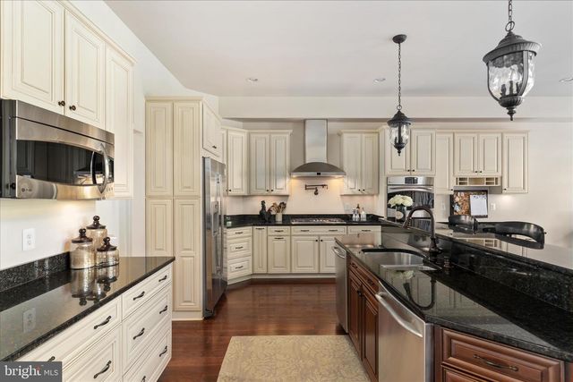 3878 BILLBERRY DR, Fairfax, VA 22033