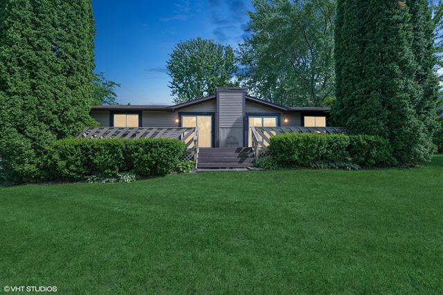 104 Hastings Way SW, Poplar Grove, IL 61065