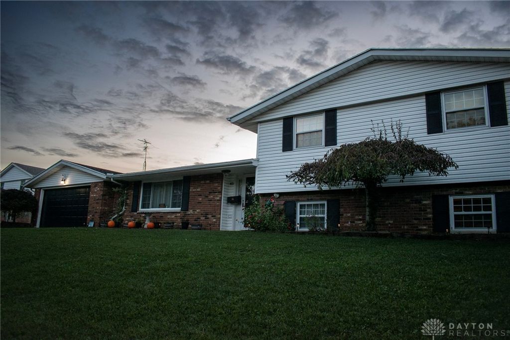 415 Sherwood Park Drive, Springfield, OH 45505