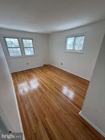 2561 BURNING TREE RD, Pennsauken, NJ 08109