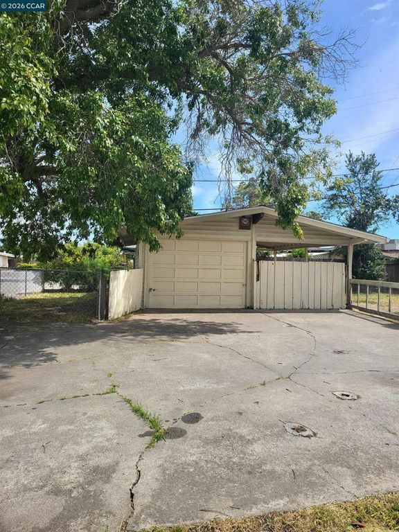 Image 18 of property listing at 115 Danrose Dr, Vallejo, CA 94589