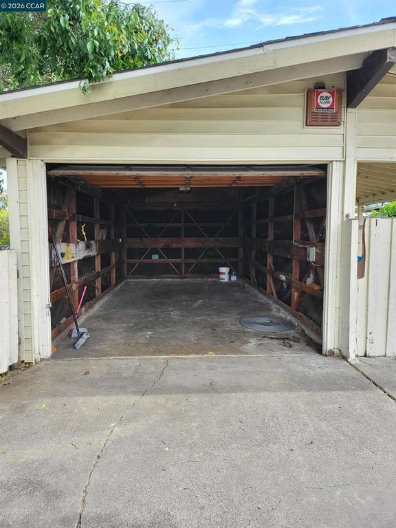 Image 19 of property listing at 115 Danrose Dr, Vallejo, CA 94589