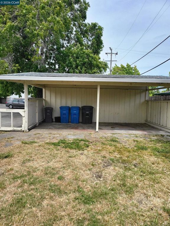 Image 20 of property listing at 115 Danrose Dr, Vallejo, CA 94589