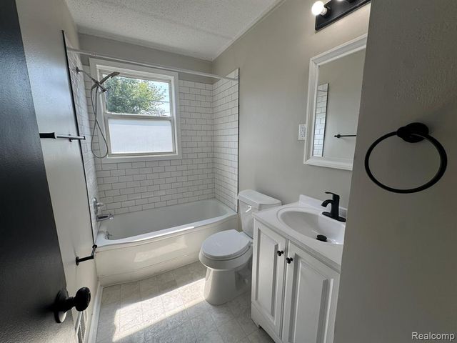 2003 Moran Avenue, Lincoln Park, MI 48146