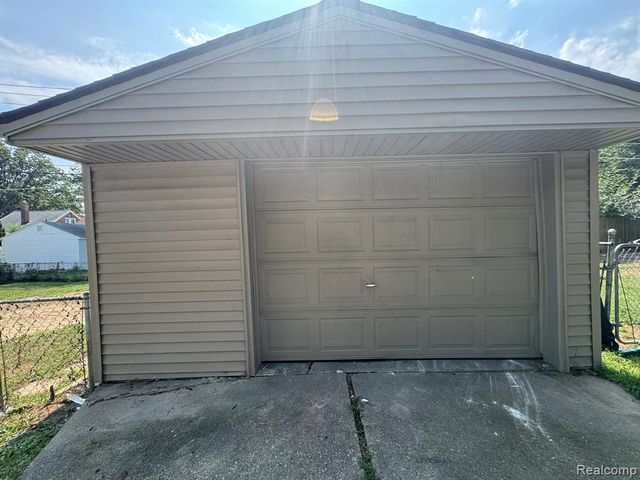 2003 Moran Avenue, Lincoln Park, MI 48146