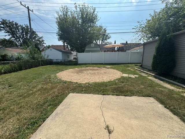 2003 Moran Avenue, Lincoln Park, MI 48146