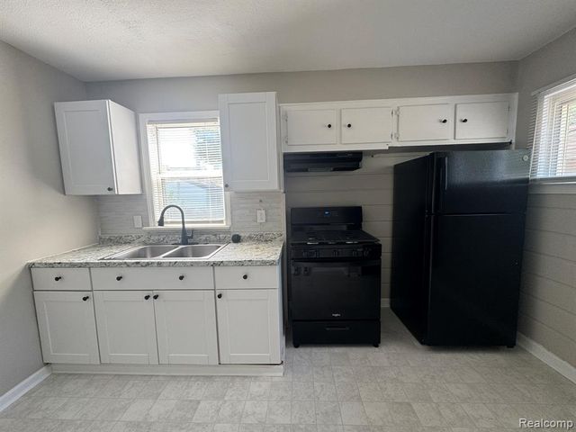 2003 Moran Avenue, Lincoln Park, MI 48146