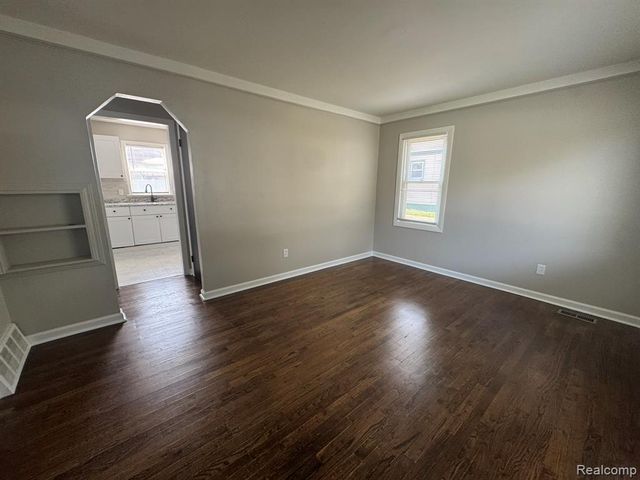 2003 Moran Avenue, Lincoln Park, MI 48146