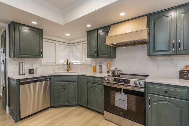 3102 Avon Drive, Arlington, TX 76015