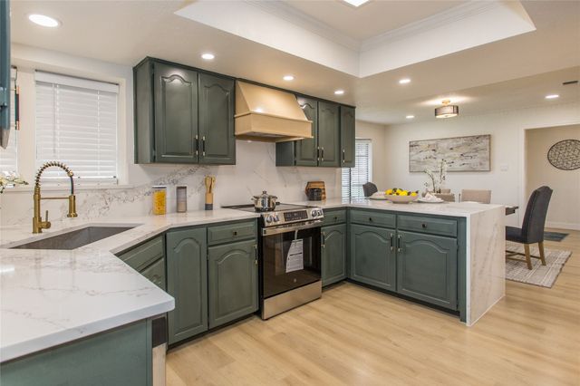 3102 Avon Drive, Arlington, TX 76015