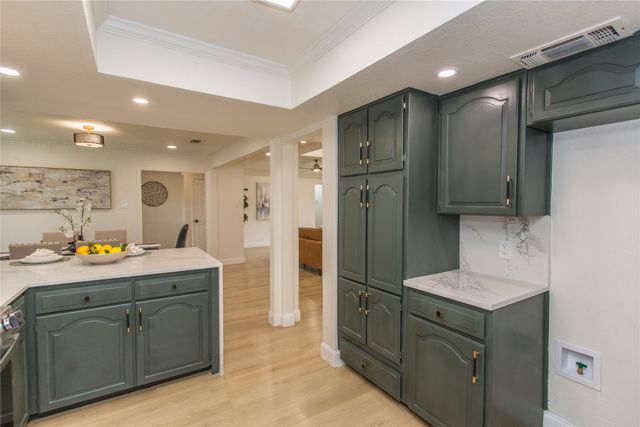 3102 Avon Drive, Arlington, TX 76015