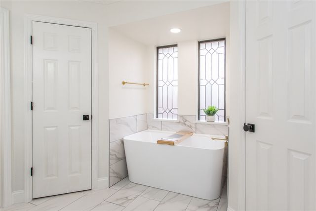 3102 Avon Drive, Arlington, TX 76015