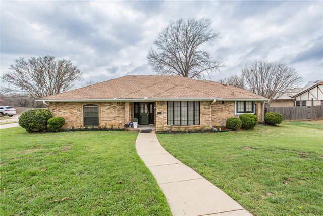 3102 Avon Drive, Arlington, TX 76015