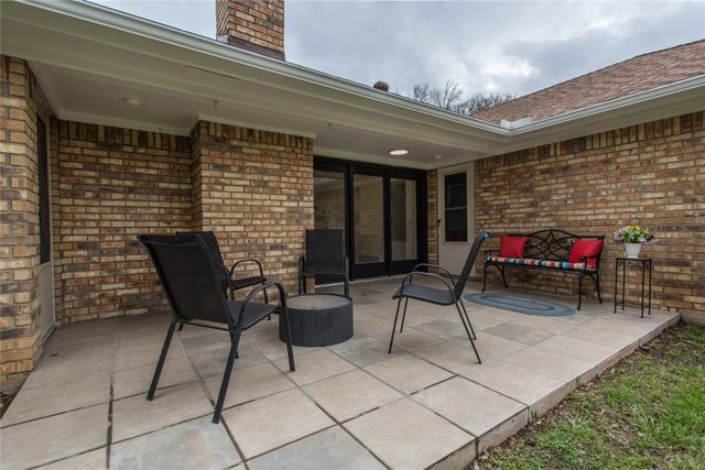 3102 Avon Drive, Arlington, TX 76015