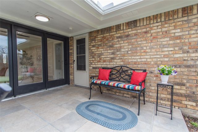 3102 Avon Drive, Arlington, TX 76015