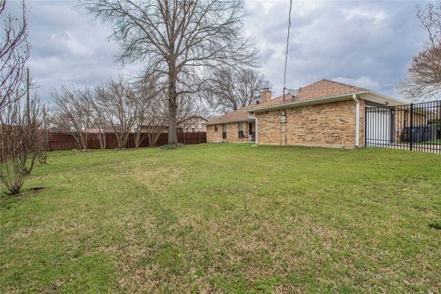 3102 Avon Drive, Arlington, TX 76015
