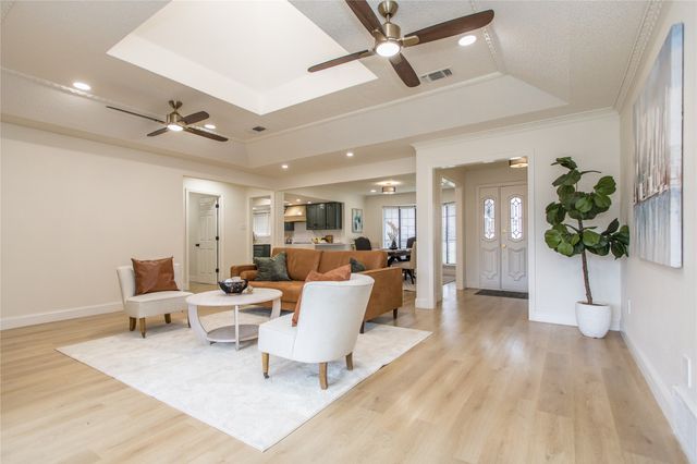 3102 Avon Drive, Arlington, TX 76015