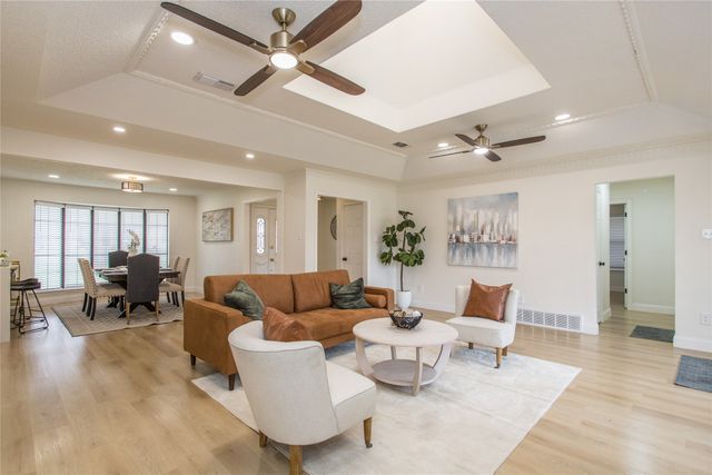 3102 Avon Drive, Arlington, TX 76015