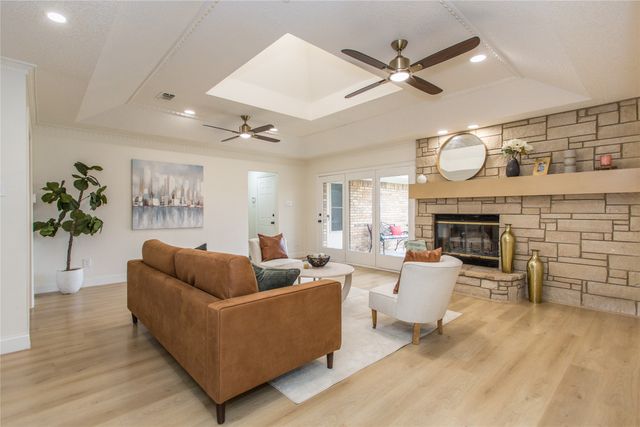 3102 Avon Drive, Arlington, TX 76015