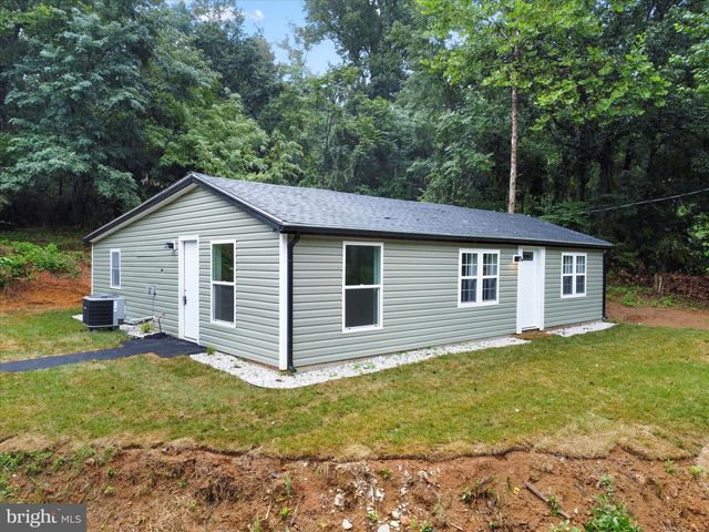 1712 SHENANDOAH RIVER DR, Harpers Ferry, WV 25425