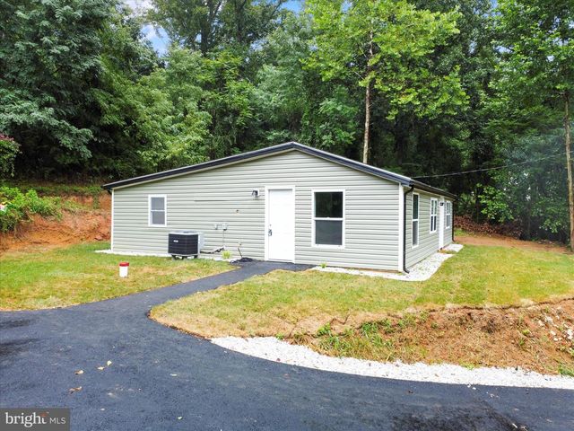 1712 SHENANDOAH RIVER DR, Harpers Ferry, WV 25425