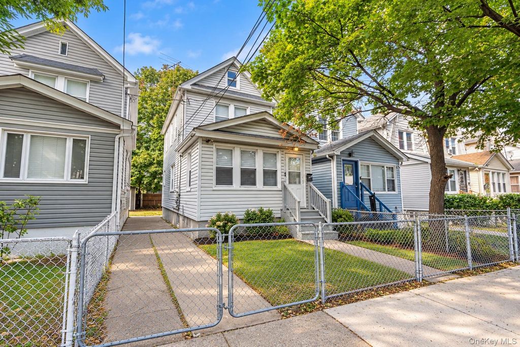 13915 Glassboro Avenue, Jamaica, NY 11435 — photo 2