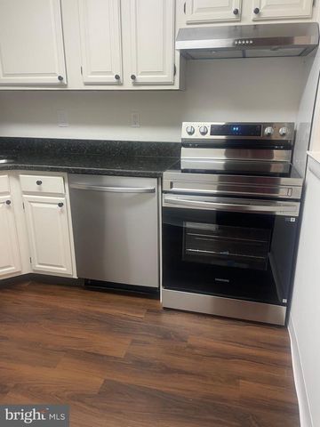 1019 RAVENS CREST DR, Plainsboro, NJ 08536