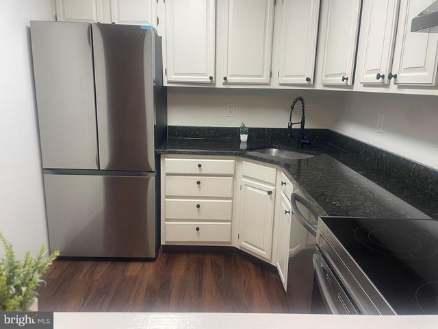 1019 RAVENS CREST DR, Plainsboro, NJ 08536