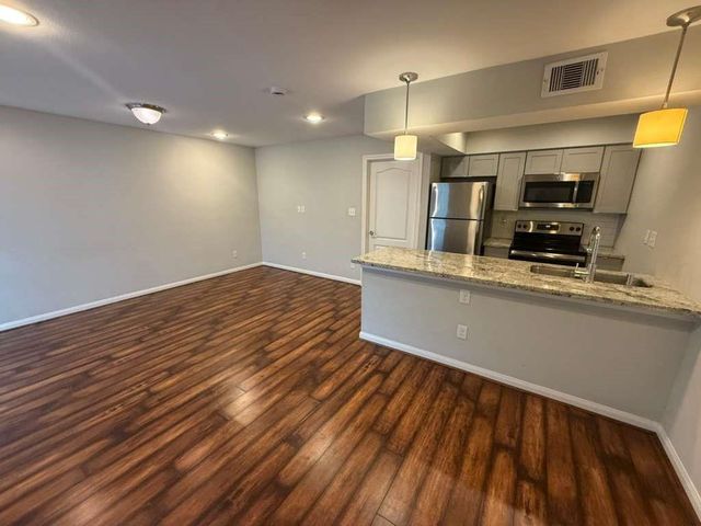 5333 Richmond Avenue 16, Houston, TX 77056