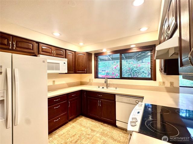 2320 Lakemoor Drive SW, Olympia, WA 98512