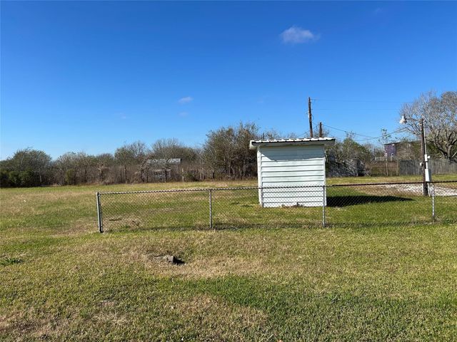 4906 County Road 469, Brazoria, TX 77422