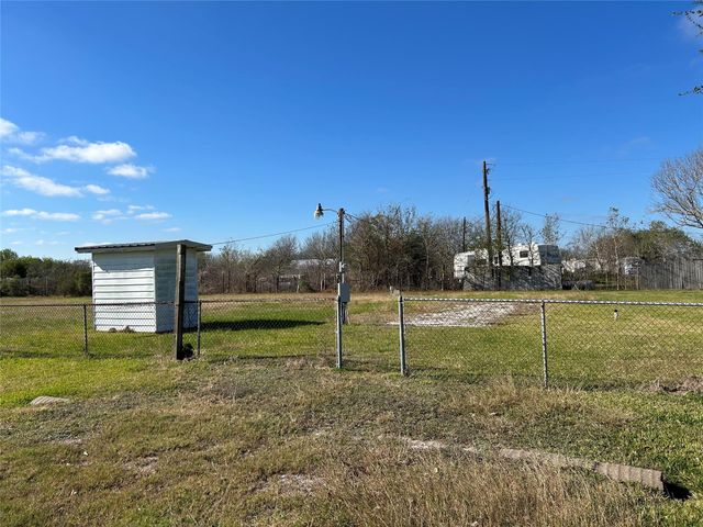 4906 County Road 469, Brazoria, TX 77422