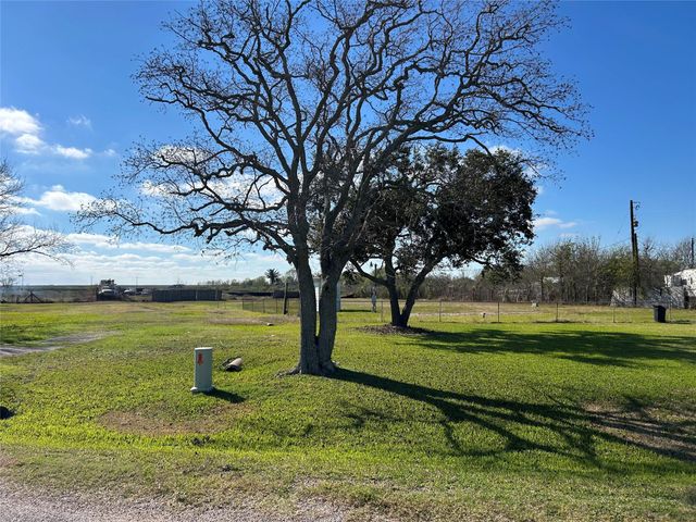 4906 County Road 469, Brazoria, TX 77422