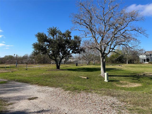 4906 County Road 469, Brazoria, TX 77422