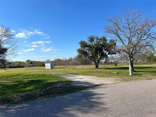 4906 County Road 469, Brazoria, TX 77422