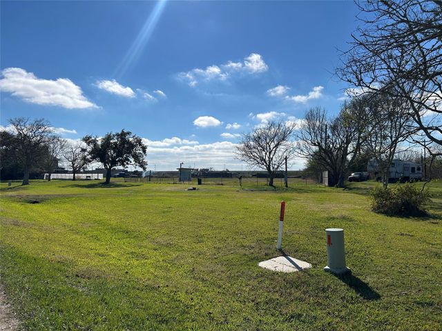4906 County Road 469, Brazoria, TX 77422