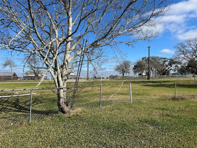 4906 County Road 469, Brazoria, TX 77422
