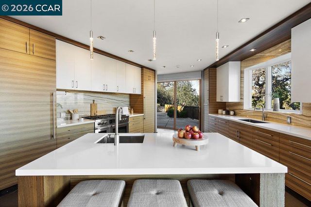 2083 2083 Magnolia Way, Walnut Creek, CA 94595