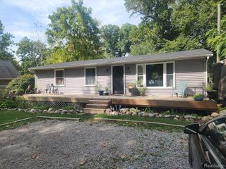 276 Bramble Brae Street, White Lake Charter Township, MI 48386